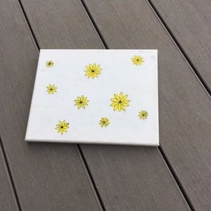 White based sunflower painting 🌻